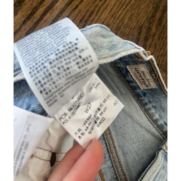 Levi’s Premium Denim Shorts Women size 27 distressed blue button fly - Picture 6 of 9